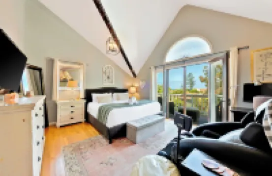 La Jolla Beach House. 2 Minute Walk to the Beach!