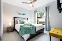 3mins2Beach-Sleeps10-Pool+FencedYard-Bikes-Patio