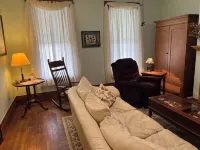 Charming 2-bedroom house with AC and WiFi in lovely Hamilton Hotele w: Hamilton
