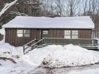 Boyne Mountain Getaway Sleeps 4! Hotels in Melrose Township