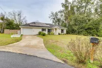 Spacious Getaway in Ocala with Hot tub, Pool and near Silver Springs State Park! Hotels near Silver Springs State Park Campground