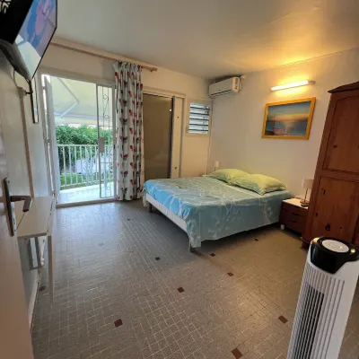 3 min from the beach! Lovely single-storey Ixora rental with terrace and balcony Hotels in 