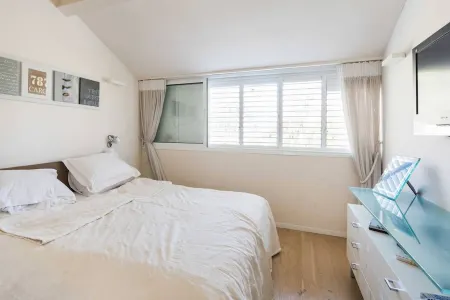 Luxury Ocean Villa with Heated Pool Отели в г. Герцлия