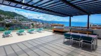 Gorgeous condo in the heart of Romatinc Zone at The Park! 2BR/2 BATHS