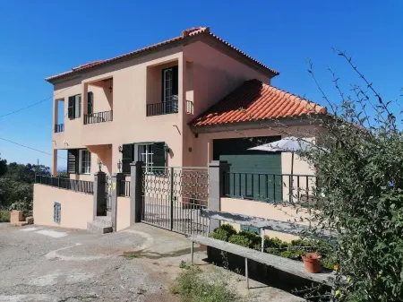 Shelter on the Hill. Отели рядом с достопримечательностью «Igreja de Sao Bento»