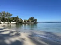 Beautiful apartment 5 min from Pereybere beach and also a 2nd apartment.