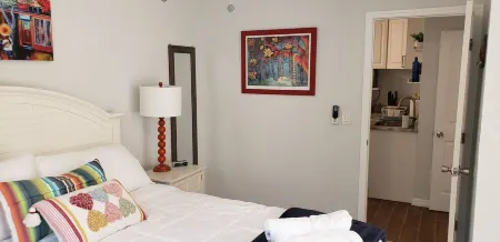 Charming Caribbean 1-bedroom roomy Apartment in amazing Downtown Sanford