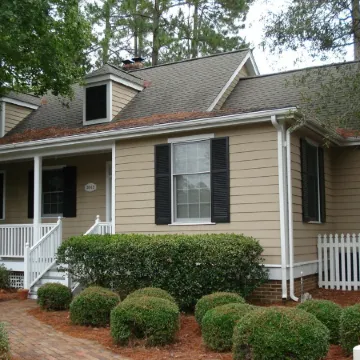 'Beneath the Branches' Cottage Steps to Golf, Tennis, Pool. Pet-Friendly!