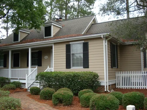 'Beneath the Branches' Cottage Steps to Golf, Tennis, Pool. Pet-Friendly!