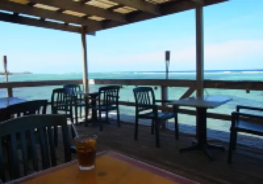 "Cayman Breeze" - 2Br Oceanfront Condo w/ Quiet Setting Near Rum Point