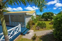 Welcome to Blue Emerald Villa. A 3-bedroom villa in brilliant Harbour View, ANU