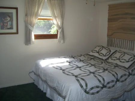 Charming, quiet, riverfront, scenic, private