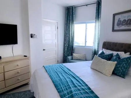 Cozy Seaside Condo Perfect for a Relaxing Getaway