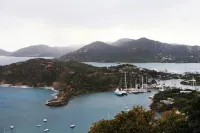 Island gem.  Close to beach and downtown