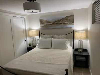 BRAND NEW LOWER LEVEL APARTMENT-CENTRAL TO EVERYTHING Jack Gatecliff Arena 주변 호텔