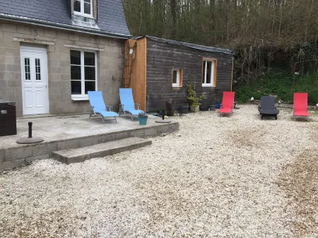 Cottage in the quiet countryside edge of Cherval Chenonceau