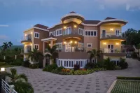 The Sun Seeker Villa Ja. 7 bedroom villa with butler & chef, and housekeeping. Hotel a 