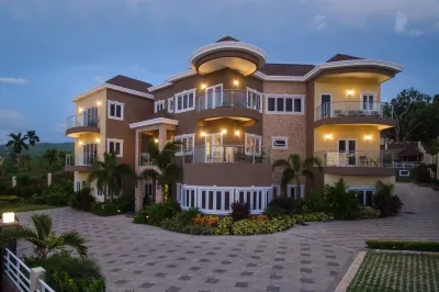 The Sun Seeker Villa Ja. 7 bedroom villa with butler & chef, and housekeeping. Hotels in 