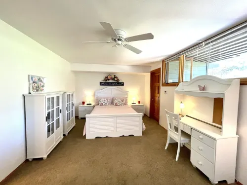 Sky Ridge - hilltop cabin with stunning views