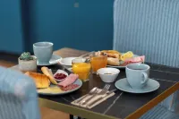 The Originals Boutique, Hôtel Victoria, Châtelaillon-Plage - breakfast