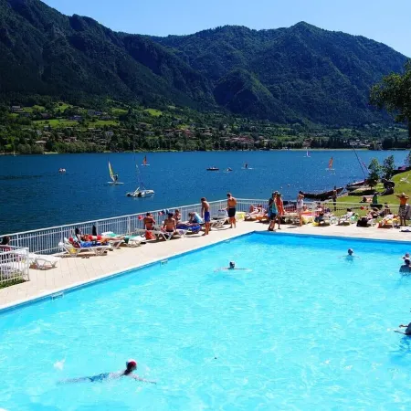 Directly on the lake with panoramic views