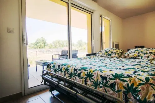New studio with garden, in residence with swimming pool