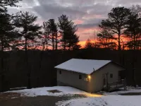 Cabin 3 Fall asleep to the sound of the New River's Song Hotels near New River trail State Park, Cliffview Access