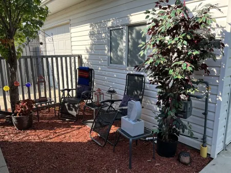 Executive Southside home close to all amenities, by Henderson lake & golf course