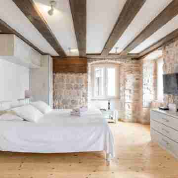 4 stars Stone Walls' - Sunny, cozy Studio right in the centre of Split Rooms