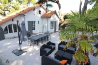 Charamante trendy and comfortable house 300m beach, 5mns market, large hotels
