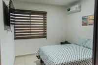 Gorgeous Newly built Apartment walking distance to the Beach  호텔