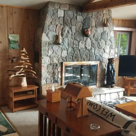 Spectacular Lakefront Cabin w/boat mooring on Higgins Lake Sleeps up to 8 people