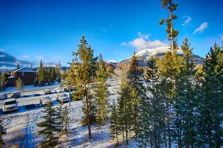 Top floor with mountain views
