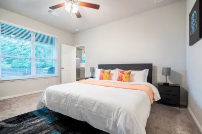 AMAZING LUXURY 4 BEDROOM WITH GAMEROOM MINUTES AWAY FROM DELL DIAMOND & KALAHARI rue21附近的飯店