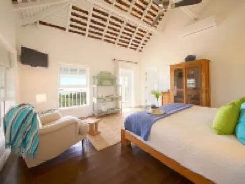 Grand 2BR 3BA Estate Home w/Picturesque Views! Hotels in Governor's Harbour