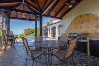 Great Ocean View and easy access Hotels in Dominical