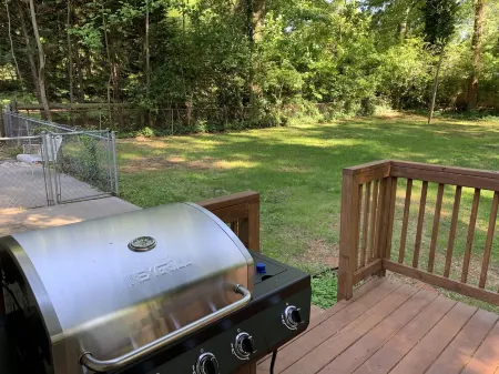 Roswell 4 Bedrooms & 3 Bathrooms - Walk To Canton Street Отели в г. Розуэлл