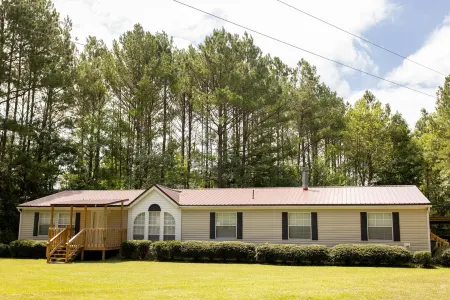 Quiet country living in a newly remodeled mobile home on 1.5 acres - 7 mi to MSU