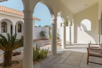 Beautiful 5-bedroom villa with pool and jacuzzi