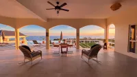 Coral Bay Chateau - Luxury Villa in Treasure Beach