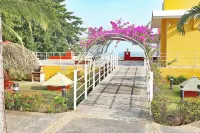 Two Bedroom Beach Front Condo with Amazing Ocean View