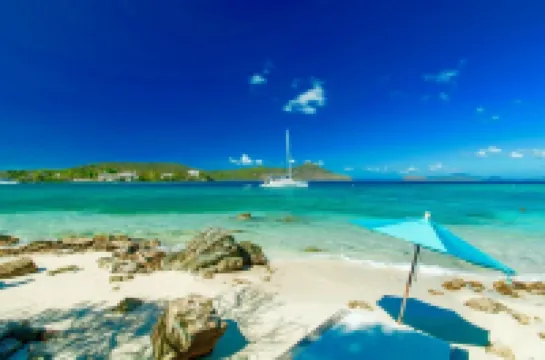 Renovated Amazing Waterfront Escape: Balcony, Paradise At A Great Price!