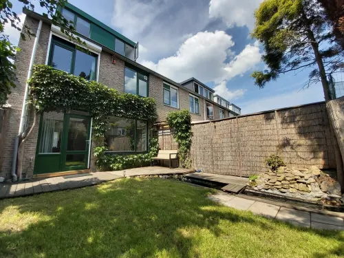 Villa with garden 20 minutes from Amsterdam Hotels in Almere