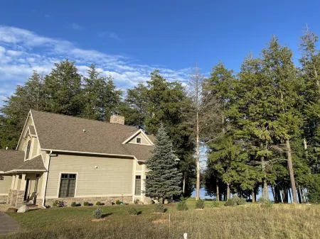 Luxury on the 3L chain sleeps 8+ at the Northernaire Resort's Premier Unit!