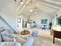 Guest Cottage in Beach Community near golf, marina and tennis.