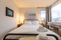 Sunny Mountain Farmhouse with Outdoor Cedar Sauna Hotels in Coleman