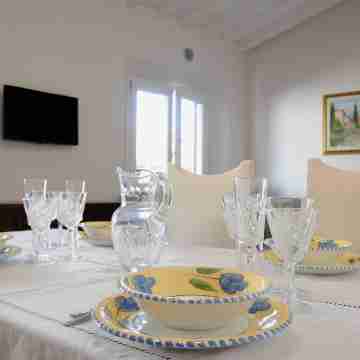 LA CUPOLA apartment with a view of the cathedral, it feels like touching it! Dining/Meeting Rooms