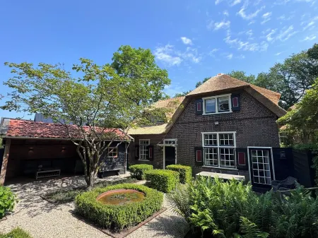 Beautiful cottage in Laren Отели рядом с достопримечательностью «Singer Laren»