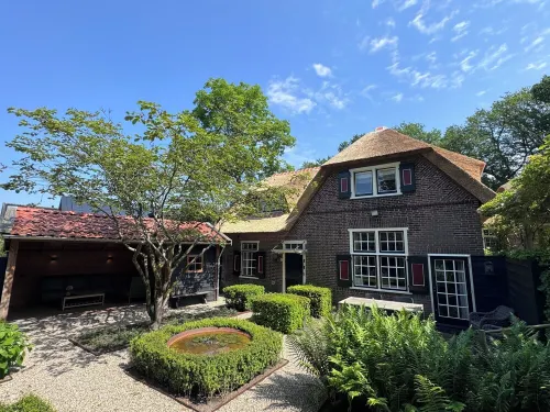 Beautiful cottage in Laren Hotels in Laren