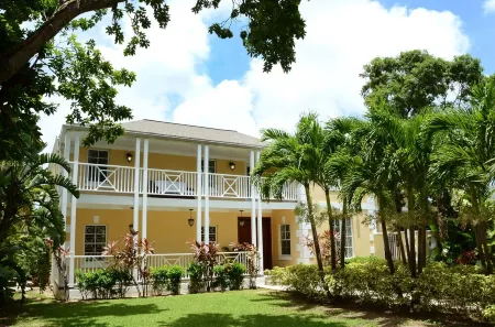 Charming Spacious Bahamian Home Отели рядом с достопримечательностью «Dolphin Cay Atlantis»